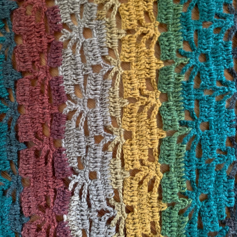 Crochet shawl - Picture 4 of 5